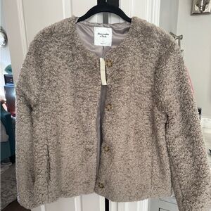 Abercrombie and Fitch Sherpa jacket, satin lined. NWT new with tags. size L